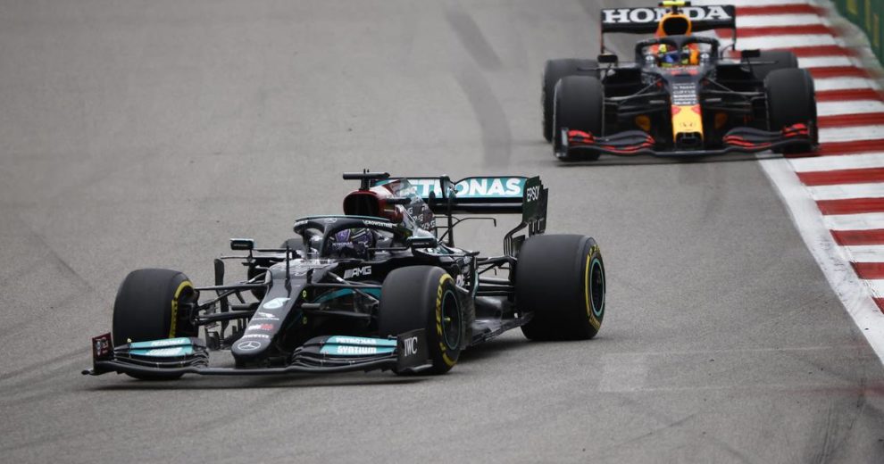 F1 Kiša napravila kaos u Rusiji: Vodeći Norris izletio sa staze, Hamilton pobijedio 100. put!