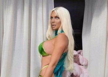 Gdje ostatak haljine? Jelena Karleuša ponovo pokazala bujne adute