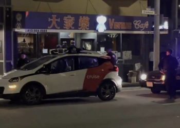 Policajce u San Franciscu zbunio samovozeći automobil