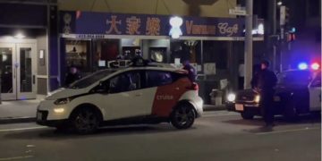 Policajce u San Franciscu zbunio samovozeći automobil