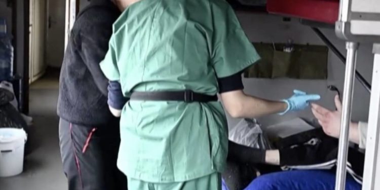 Putujući spas: Ukrajinci su prenamijenili vlak u bolnicu za evakuaciju ranjenih u ratu