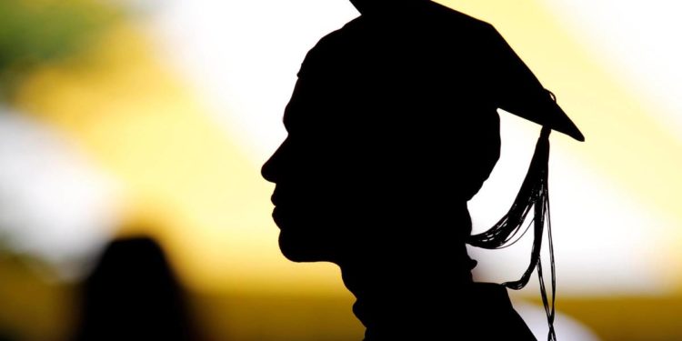 Veliko istraživanje: Iako imaju bolje ocjene, žene nakon diplome teže dolaze do posla Veliko istraživanje: Iako imaju bolje ocjene, žene nakon diplome teže dolaze do posla