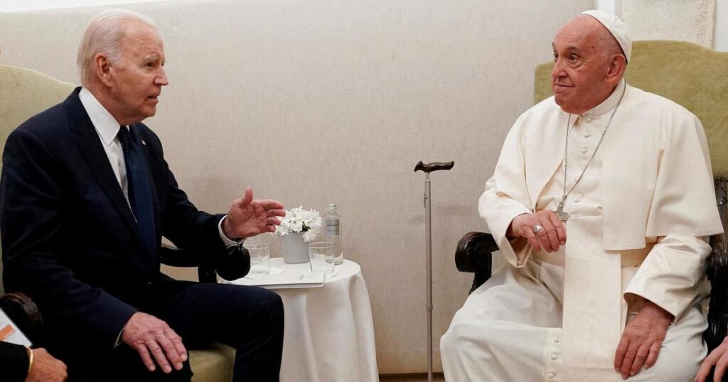Prvi puta u njegovom mandatu: Biden telefonski odlikovao papu Franju posebnom medaljom