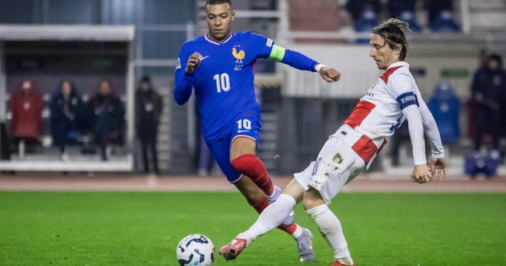 UŽIVO Francuzi žestoko pritisnuli vatrene! Veliki okršaj u Parizu je napet od početka (0-0) UŽIVO Francuzi žestoko pritisnuli vatrene! Veliki okršaj u Parizu je napet od početka (0-0)