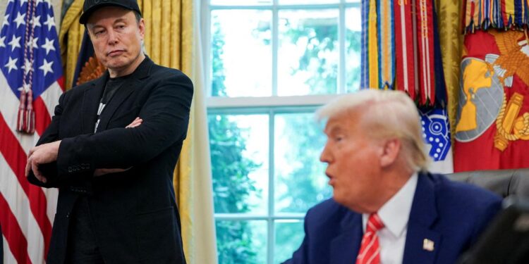 Veliki raskol: Musk tvrdi da je Trump u Epsteinovim dokumentima, pozvao na njegov opoziv