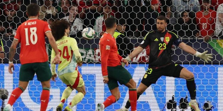 UŽIVO Portugal i Španjolska igraju sjajno finale Lige nacija! Drama se nastavlja u produžecima (2-2) UŽIVO Portugal i Španjolska igraju sjajno finale Lige nacija! Drama se nastavlja u produžecima (2-2)