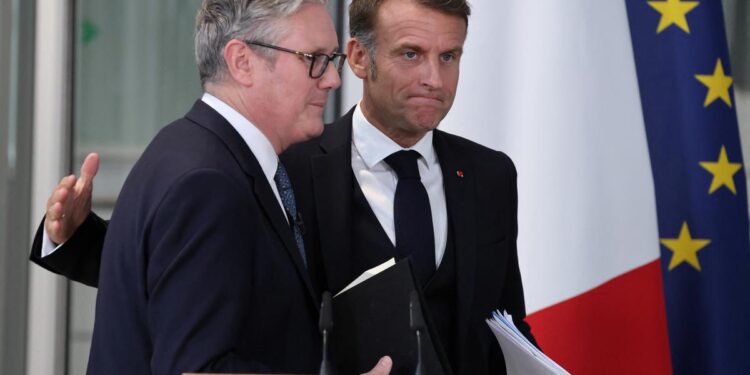 Starmer i Macron postigli dogovor: Britanija vraća ilegalne migrante Francuskoj, zauzvrat prima legalne azilante