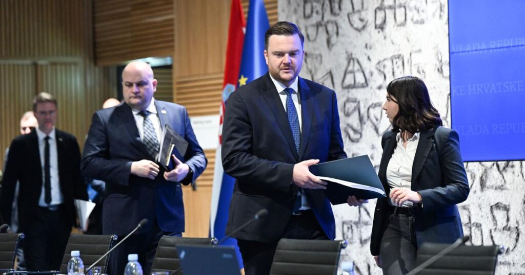 Podbacila naplata poreza u prvih pet mjeseci, PDV donio samo 1% više Podbacila naplata poreza u prvih pet mjeseci, PDV donio samo 1% više
