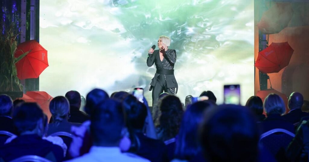 Naša popularna pjevačica ganula sve porukom za Halida Bešlića: ‘Stalno si mi u mislima’