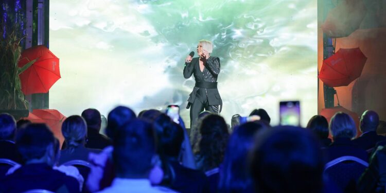 Naša popularna pjevačica ganula sve porukom za Halida Bešlića: ‘Stalno si mi u mislima’