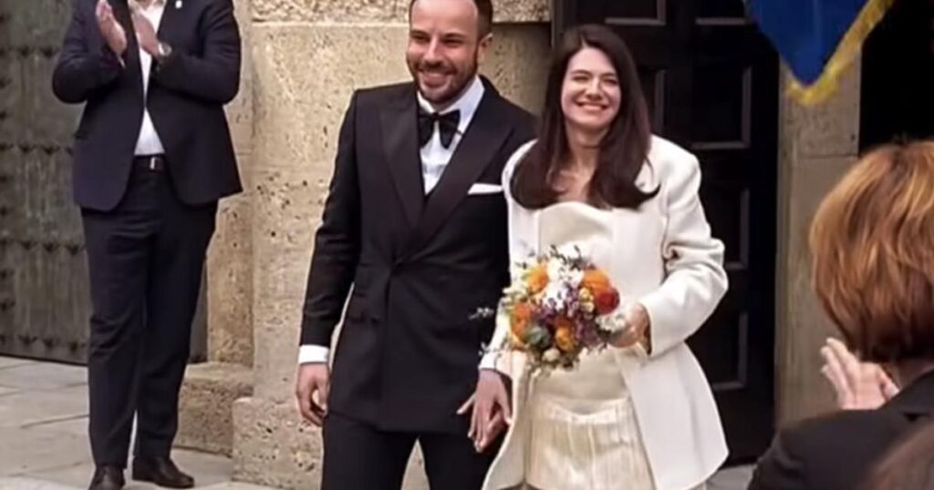 FOTO Udala se Sara Pukanić, kći pokojnog Ive Pukanića! Sudbonosno ‘da’ izgovorila glumcu