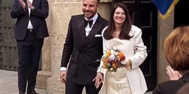 FOTO Udala se Sara Pukanić, kći pokojnog Ive Pukanića! Sudbonosno ‘da’ izgovorila glumcu