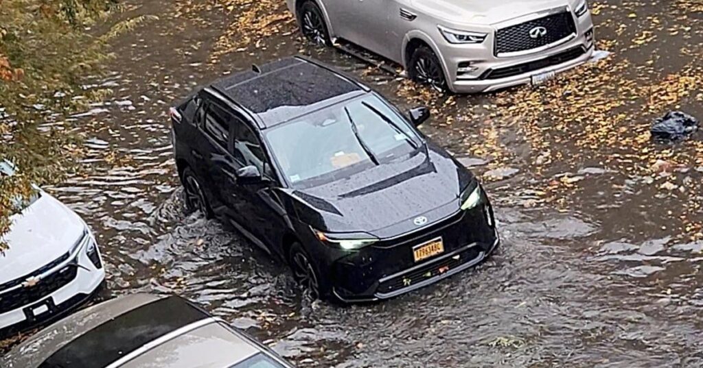 FOTO Dvoje mrtvih u poplavama u New Yorku: ‘Ova oluja oborila je rekorde oborina za 30. listopada’
