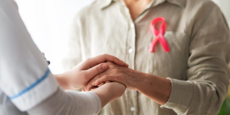 Mnoge žene propuštaju ključne znakove raka dojke: Liječnica otkrila na što trebate paziti