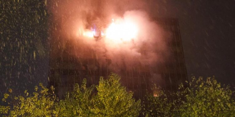 VIDEO Izbio požar u zgradi Vjesnika: Gori više katova