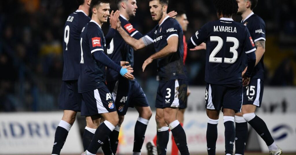 UŽIVO Dinamo zabio petardu nemoćnom Karlovcu na Čavleku (0:5) UŽIVO Dinamo zabio petardu nemoćnom Karlovcu na Čavleku (0:5)