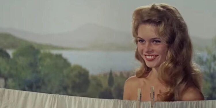 Publika je bila očarana. Kritika – podijeljena. Moralisti su je optuživali za sablazan Publika je bila očarana. Kritika – podijeljena. Moralisti su je optuživali za sablazan