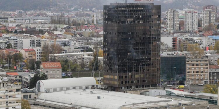 Prometni kolaps u Zagrebu, zatvorena ključna prometnica kod Vjesnikova nebodera: Provjerite detalje Prometni kolaps u Zagrebu, zatvorena ključna prometnica kod Vjesnikova nebodera: Provjerite detalje