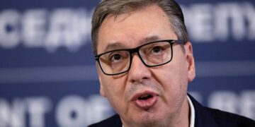 Legenda koju su bacili na pod i uhitili izašla iz zatvora pa udarila Vučića gdje ga najviše boli