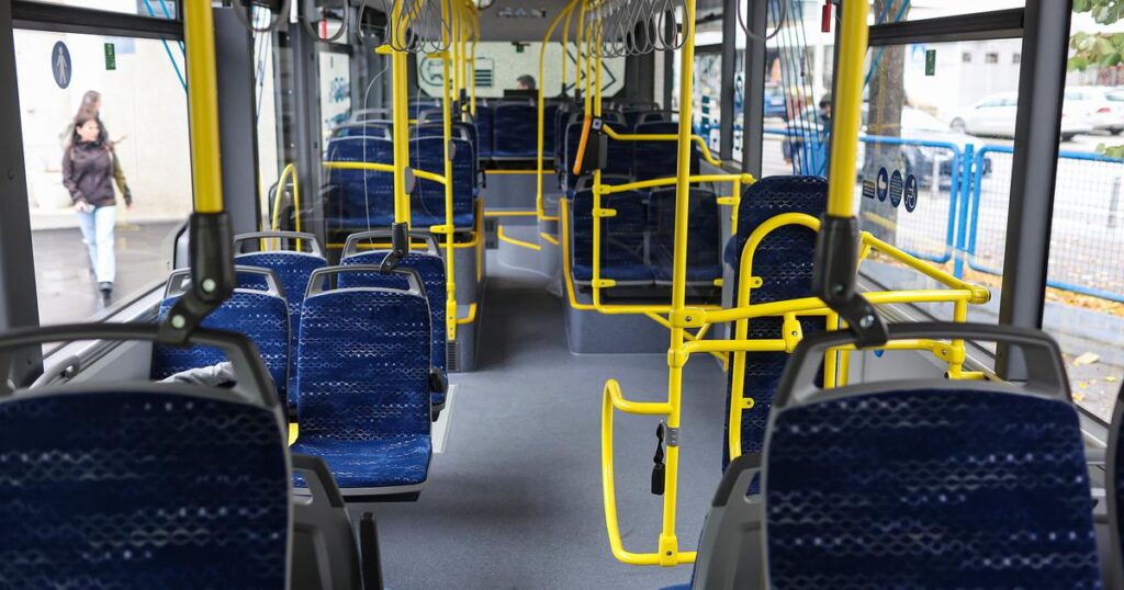 Uhićen jer je ometao vozačicu autobusa te joj verbalno prijetio Uhićen jer je ometao vozačicu autobusa te joj verbalno prijetio