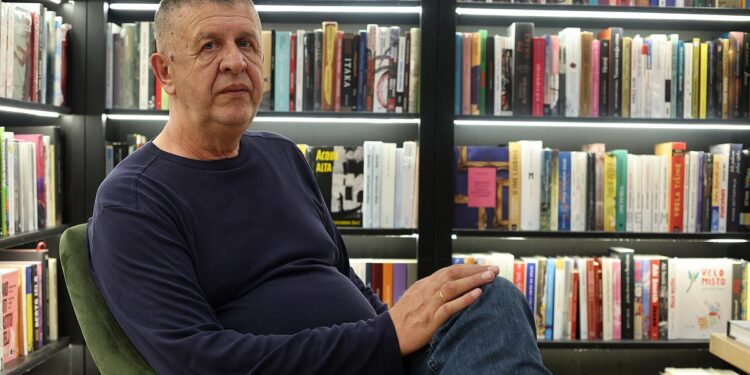 Josip Mlakić dobitnik je književne nagrade ‘Fran Galović’ Josip Mlakić dobitnik je književne nagrade ‘Fran Galović’