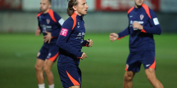 Luka Modrić senzacionalno odlazi iz Milana?! Kapetan Hrvatske ima ponude od kojih vam pamet stane Luka Modrić senzacionalno odlazi iz Milana?! Kapetan Hrvatske ima ponude od kojih vam pamet stane