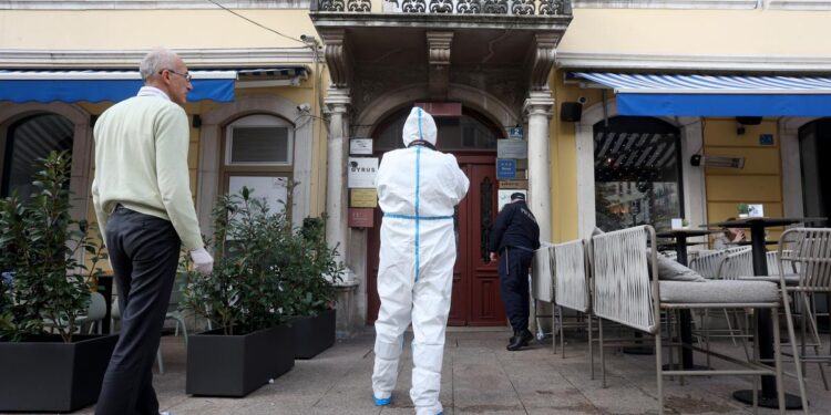 FOTO Ovo je mjesto novog stravičnog femicida. Žena u Rijeci izbodena umrla u stubištu