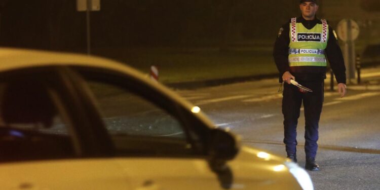 Burna noć u Zadru: Jedan mladić vozio bez vozačke, drugi odbio testiranje na droge