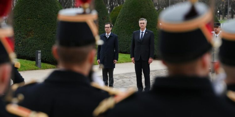 Plenković u Parizu s Macronom o sigurnosti Europe, BiH, ali i nabavi oružja Plenković u Parizu s Macronom o sigurnosti Europe, BiH, ali i nabavi oružja