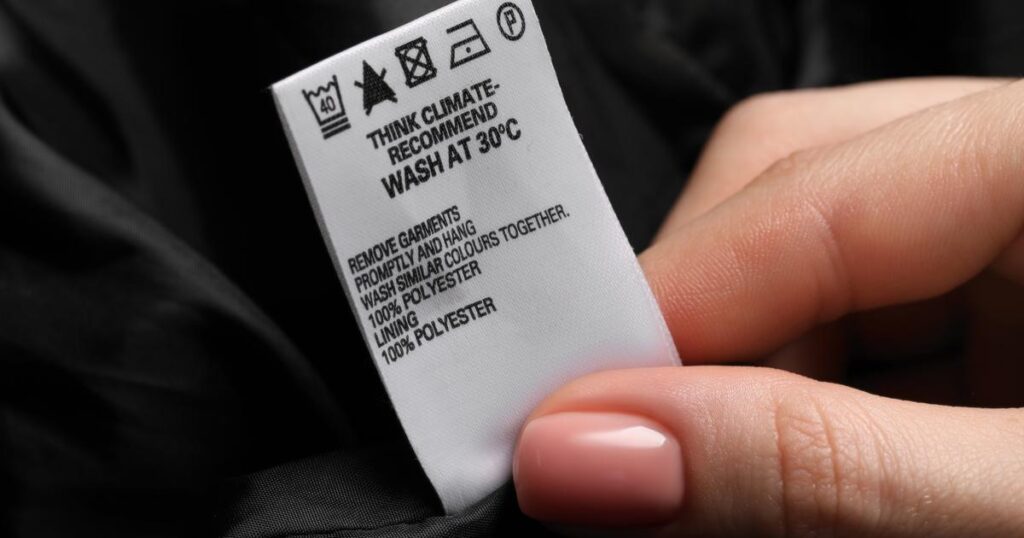 Znate li uopće što označavaju simboli na etiketama vaše odjeće? Donosimo vam mali vodič koji će spasiti vašu garderobu Znate li uopće što označavaju simboli na etiketama vaše odjeće? Donosimo vam mali vodič koji će spasiti vašu garderobu