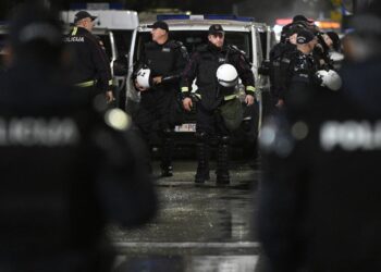 Bijesni navijači dočekali nogometaše, pljuvali ih i udarali šakama