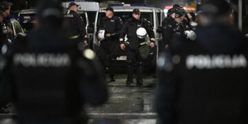 Bijesni navijači dočekali nogometaše, pljuvali ih i udarali šakama