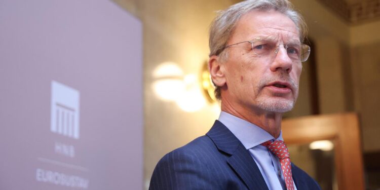 Boris Vujčić pred EP-om: ‘Inflacija u Hrvatskoj uglavnom je posljedica velikog povećanja plaća’ Boris Vujčić pred EP-om: ‘Inflacija u Hrvatskoj uglavnom je posljedica velikog povećanja plaća’