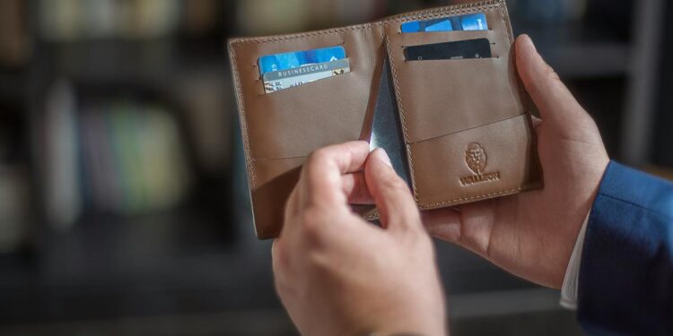 Ovaj potez sa starom bankovnom karticom može vas stajati 2.500 eura, mnogi to rade nesvjesno Ovaj potez sa starom bankovnom karticom može vas stajati 2.500 eura, mnogi to rade nesvjesno