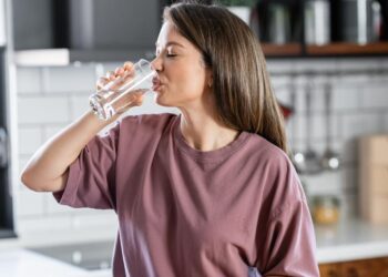 Omiljeno ‘zdravo’ piće na udaru: Može li napitak koji mnogi svakodnevno piju izazvati rak debelog crijeva?